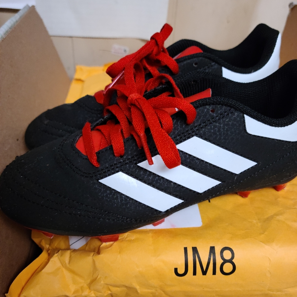 Youth soccer cleats